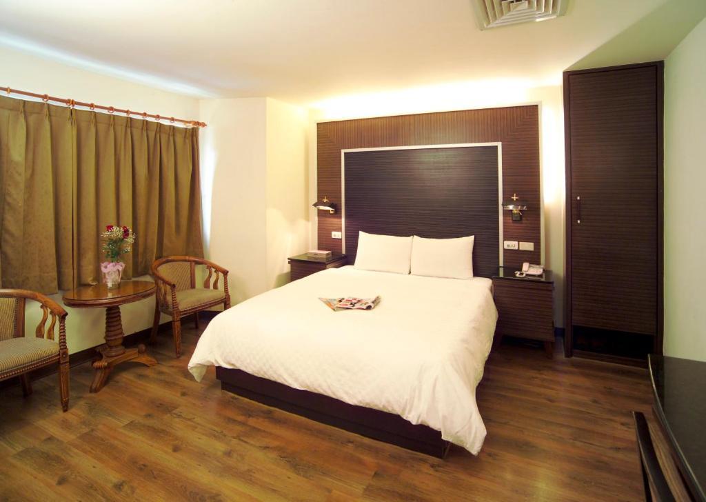 Hua Tai Hotel Hsinchu City Exterior photo