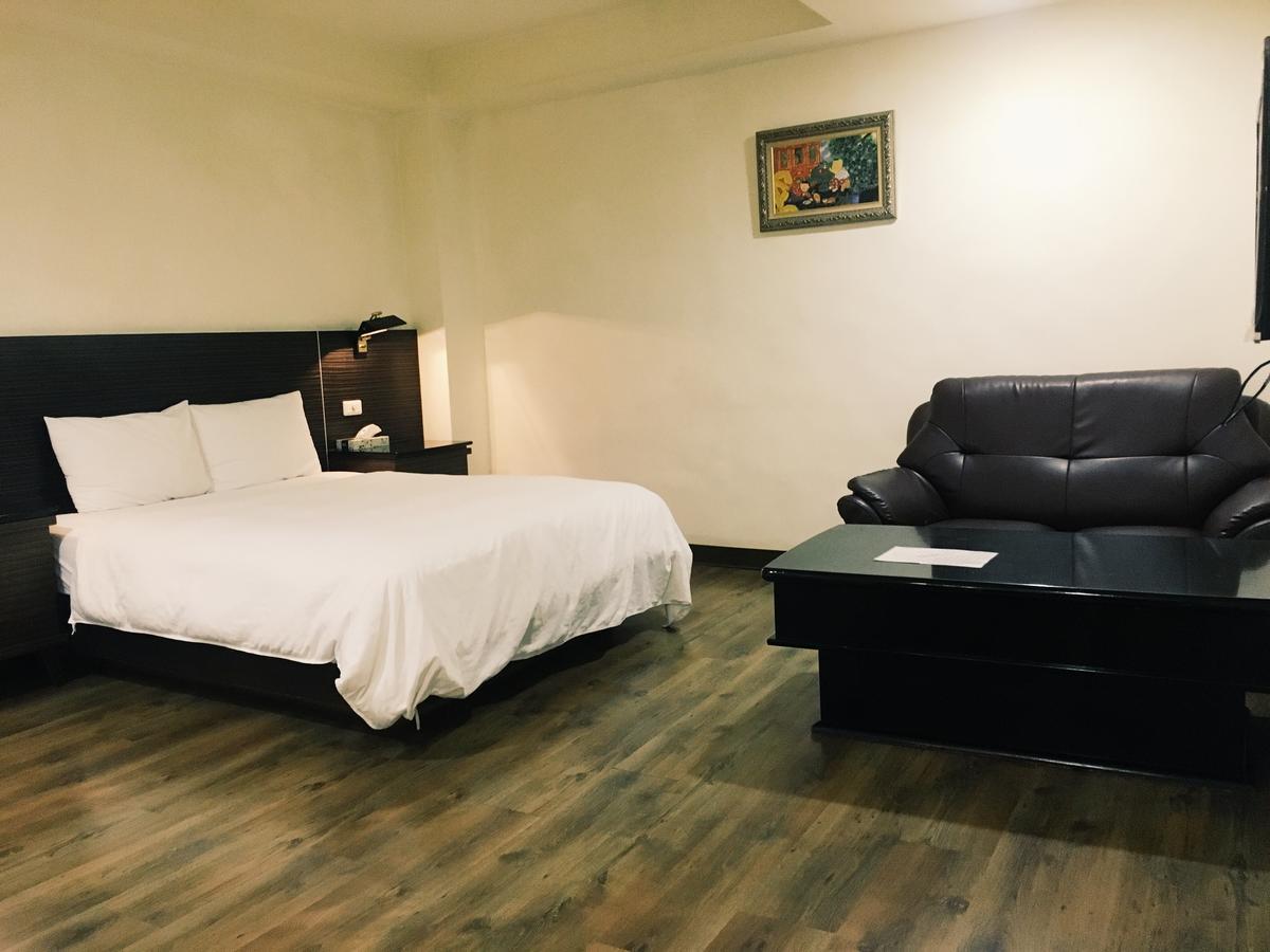 Hua Tai Hotel Hsinchu City Exterior photo