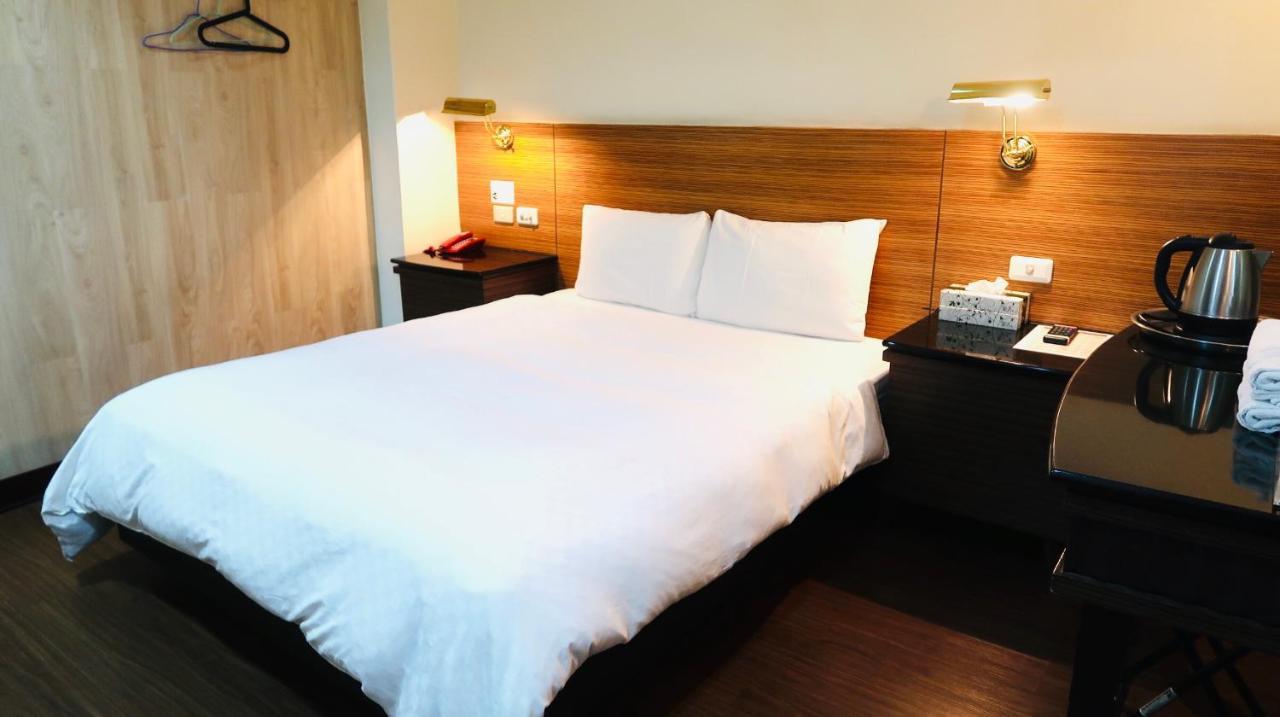 Hua Tai Hotel Hsinchu City Exterior photo